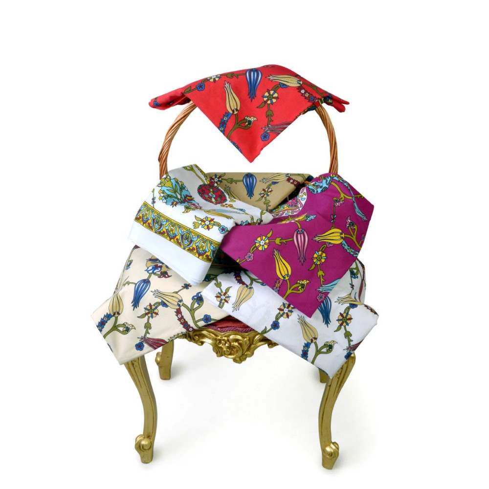 Osmanlı Lale Çini Desen Kare ve Dikdörtgen Masa Örtüsü